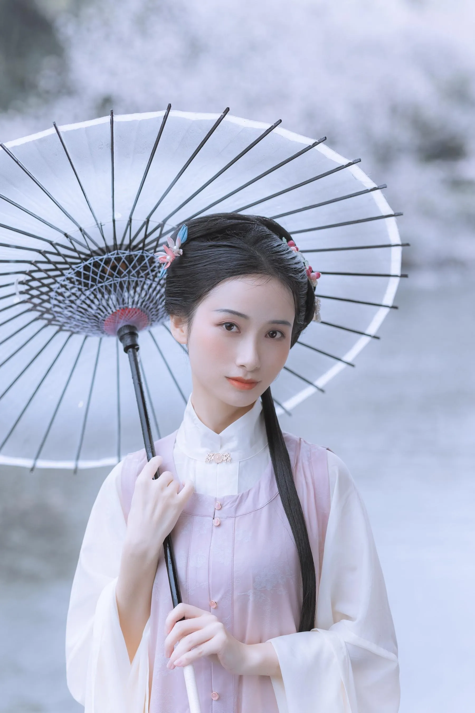 [艺图语] 2022.05.25 雨樱花 眸小妖 [46P]插图1